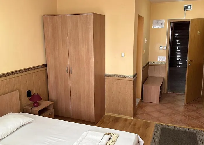 Hayat Ltd Хотел *