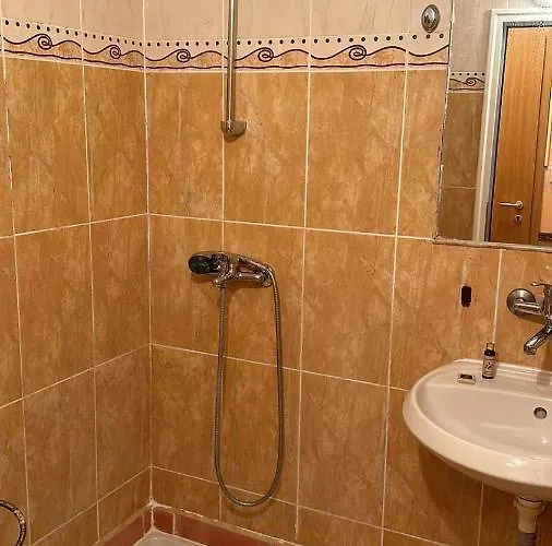 Хотел Hayat Ltd