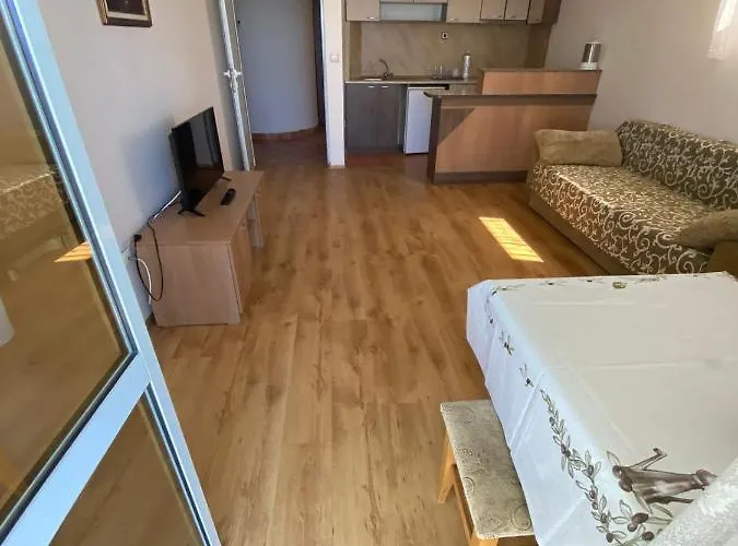 Hayat Ltd Приморско